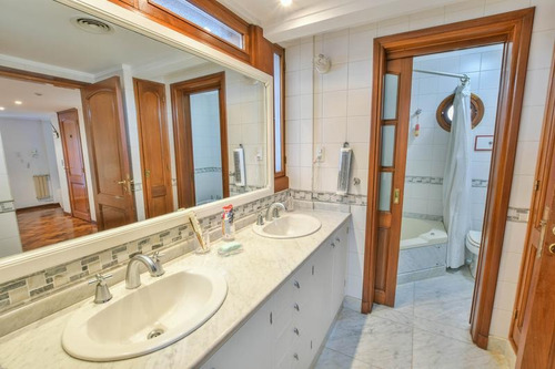 Imagen 30 de 30 de Venta Imponente Casa De 4 Dormitorios Enorme Jardin - Rosario, Santa Fe.