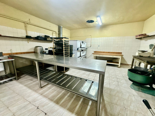 Se Alquila Local Comercial Con Fondo De Comercio!!. (villa Lugano)