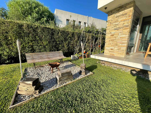Imagen 19 de 30 de Venta Casa Al Canal Fondo Al Norte Nuevo Quilmes