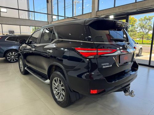 Toyota Hilux SW4 2.8 D-4D TURBO DIESEL SRX 4X4 AUTOMÁTICO