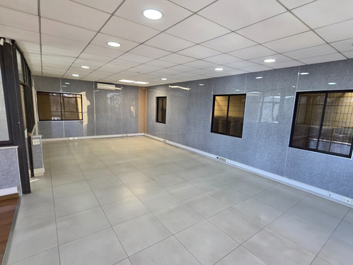 Arriendo Bodega Con Oficinas En Condominio Industrial