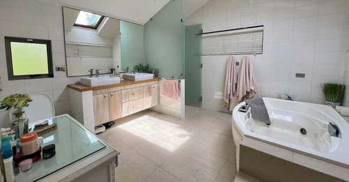 Linda Casa Con Gran Terreno De 900 Mt2/colegio Newland