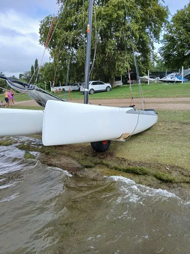 Catamaran F18