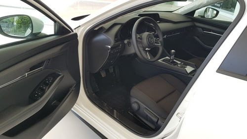 Mazda 3 Touring 2.0 Mecánico Blanco Nieve Perlado