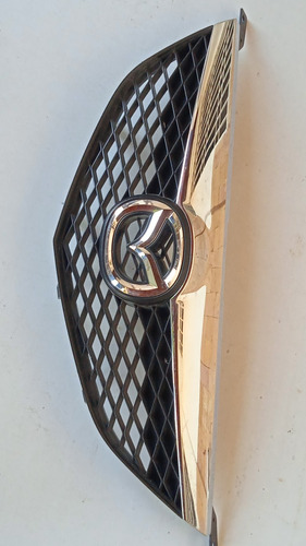 Parrilla Con Emblema Mazda 6 Nueva De Paquete 