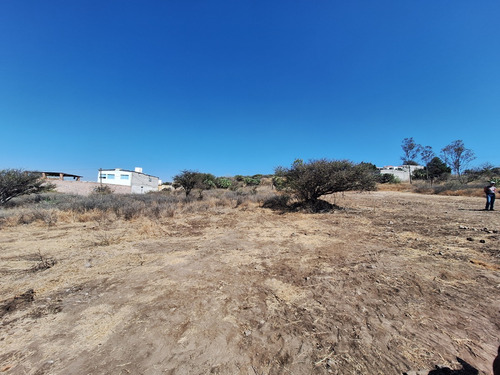 Terreno En Venta En Nuevo Apapataro Cerca De Cañadas Del Arroyo, Boulevard Metropolitano