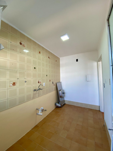 Aluga-se Apartamento Em Ótima Localização No Bairro Cristal E Próximo A Orla