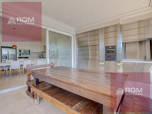 Imagen 26 de 30 de Magnifica Casa Estilo Clásico Moderno En Barrio Los Lagos Nordelta