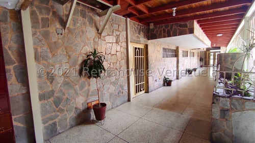 Apartamento En Venta Piso Bajo Baños Remodelados Ubicado En El Centro De Maracay Acceso A Las Principales Vías 25-16806 Miriam