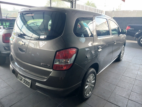 Imagem 4 de 14 de Chevrolet Spin 2013 1.8 Lt 5l 5p