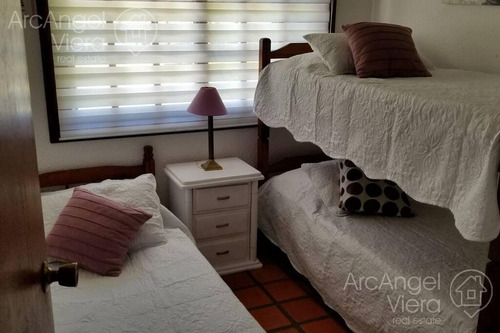 Casa Con Piscina En Alquiler Anual Venta , Playa Mansa Pda 39