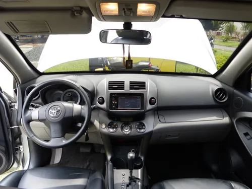 Toyota Rav4 2012 Color Plata.