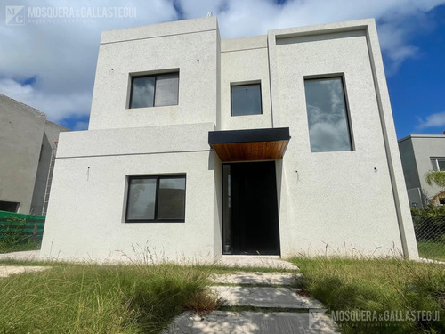 Casa A La Venta En  Puertos Del Lago Araucarias