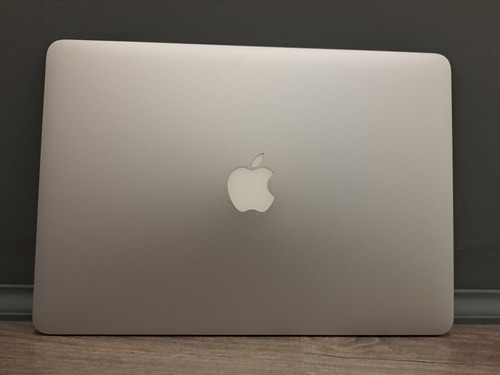 Macbook Air  13.3    Con 256gb Ssd, En Excelente Estado