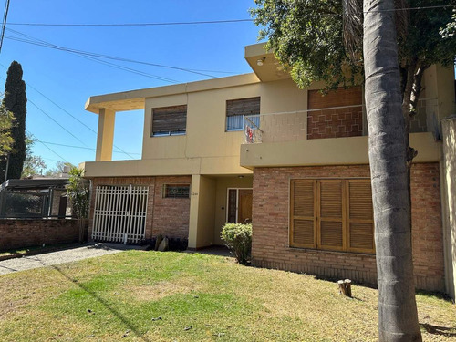 Casa En Venta En Argüello | A Metros De Av. Rafael Núñez