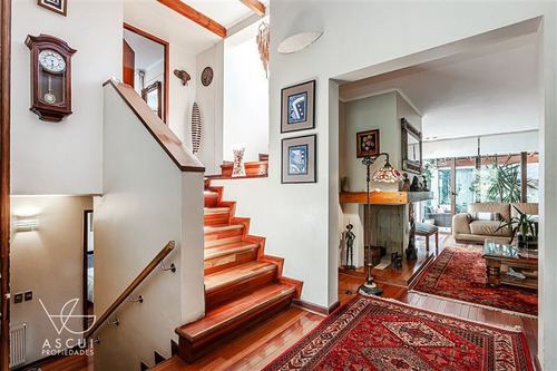 Casa En Venta De 6 Dorm. En Las Condes