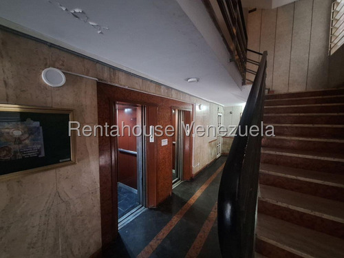 En Venta Apartamento En El Paraiso. Cod Flex: 25-22717
