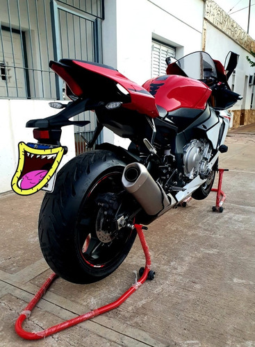 Yamaha R1 2016