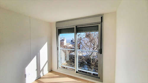 Imagen 5 de 8 de -apartamento Un Dormitorio, Balcón, Barrio Sur, Centro.