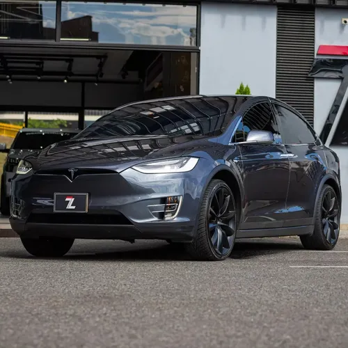 Tesla Model X 2021