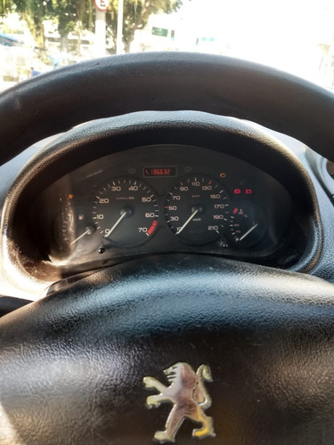 Imagem 11 de 15 de Peugeot 206