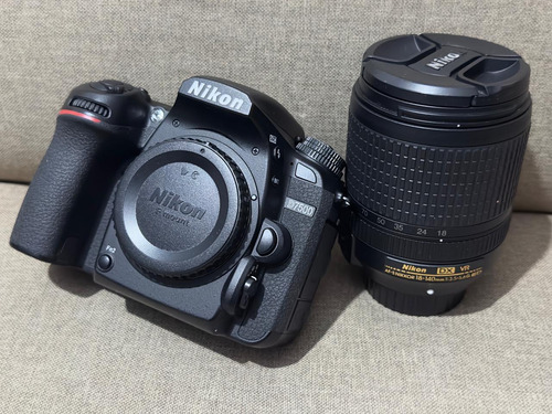 Camara Nikon D7500