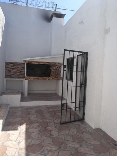 Casa 2 Dorm + Apto 1 Dorm. No Acepta Banco. Permuta