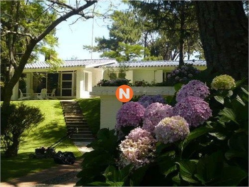 Casa En Venta Y Alquiler, Cantegril, Punta Del Este, 4 Dormitorios.- Ref: 207382