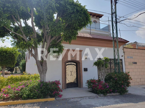 Casa En Venta En Constituyentes Del Parque 