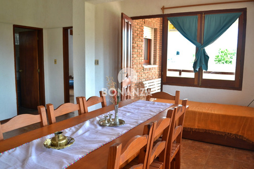 Piriápolis, Playa Hermosa. Casa En Venta A 200 Metros De La Playa. Padrón Único, 4 Dormitorios, 2 Baños