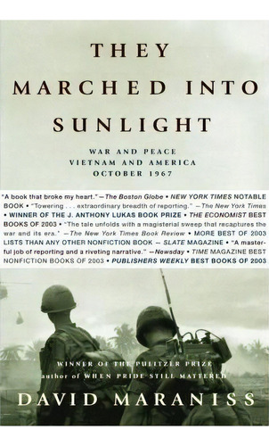 They Marched Into Sunlight : War And Peace Vietnam And America October 1967, De David Maraniss. Editorial Simon & Schuster, Tapa Blanda En Inglés
