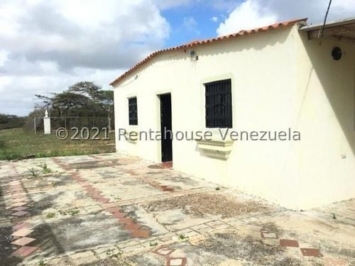 Imagen 2 de 12 de Casa De Campo Venta Ubicada En Paraguaná