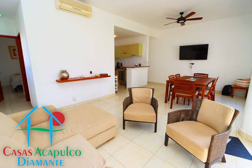 Cad Vindeza A 01. Terraza Con Salida Y Acceso A Jardín Y Albercas