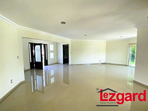Se Vende Bonita Casa Con Amplios Espacios En Lomas De Cocoyoc