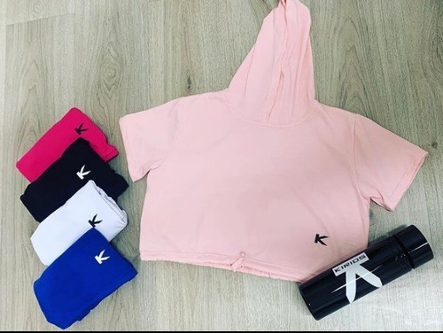 Imagen 4 de 4 de Crop Top Con Capucha Kirios