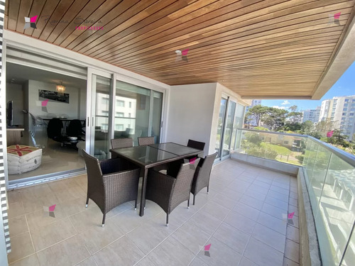 Venta De Apartamento De 3 Dormitorios En Icon Brava Punta Del Este