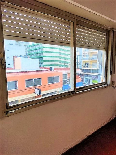 Imagen 20 de 26 de Dos Ambientes Por Escalera Pleno Centro