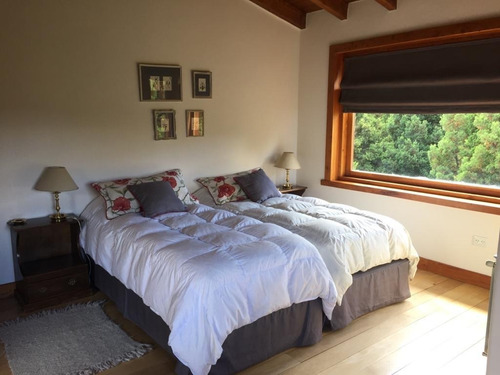 Imagen 12 de 17 de Casa Muy Confortable En Barrio Privado, Con Quincho, Playa, Pileta Climatizada Y Club House En Bariloche