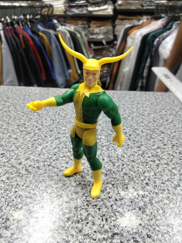 Marvel Loki, Hasbro Retro, 3.75 Pulgadas!! (Usado)