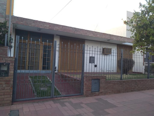 Barrio Ayacucho - Casa En Venta De Tres Dormitorios - Córdoba - Se Recibe Dpto/casa