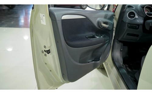 Fiat Punto 1.6 ESSENCE 16V FLEX 4P AUTOMATIZADO