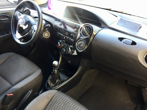 Toyota Etios Xs 1.5 6m/t 2018 Chocado
