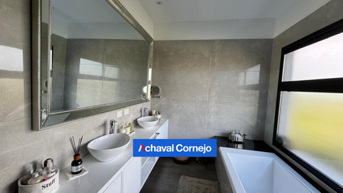 Casa En Puertos, Vistas, 4 Dormitorios Más Dependencia, Con Pileta