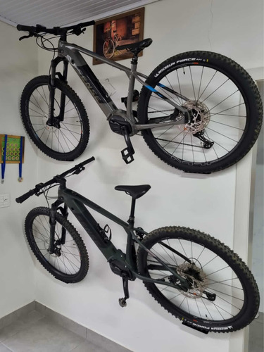 Imagem 8 de 10 de 2 Suportes Para Pendurar 2 Bicicletas Ideal P/ Pedal De Clip