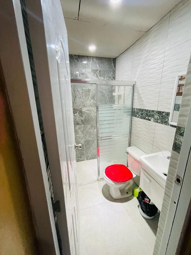 Imagen 19 de 30 de Casa De 3 Niveles Con Piscina En Santo Domingo