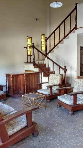Imagen 6 de 14 de Alquilo Casa Grande Villa Suiza A Metros Del Reloj Cucú Con Piscina