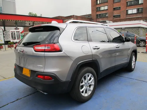 Jeep Cherokee LONGITUDE PLUS 4X4 3200CC AT AA