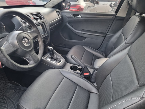 Imagen 8 de 11 de Volkswagen Jetta 2014 2.5 Trendline Blindado 2 Plus