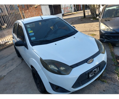 Imagen 3 de 11 de Ford Fiesta Max 1.6 Ambiente Plus