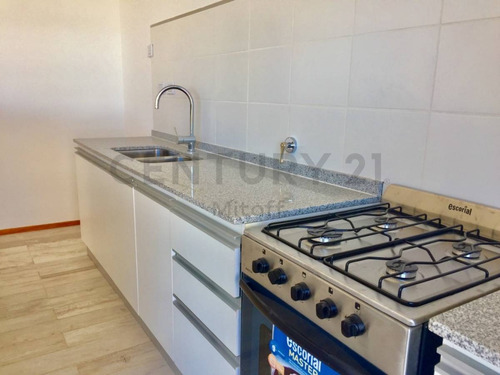 Imagen 4 de 18 de Departamento Piso De 2 Dormitorios Con Cochera A Estrenar En Venta En La Plata
